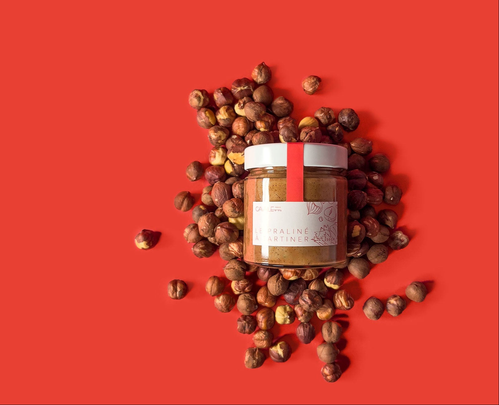 Oubliez le Nutella, le praliné à tartiné au chocolat au lait de Cavaletti Paris est une pate à tartiner maison, haut de gamme à base de noisette et chocolat de luxe.