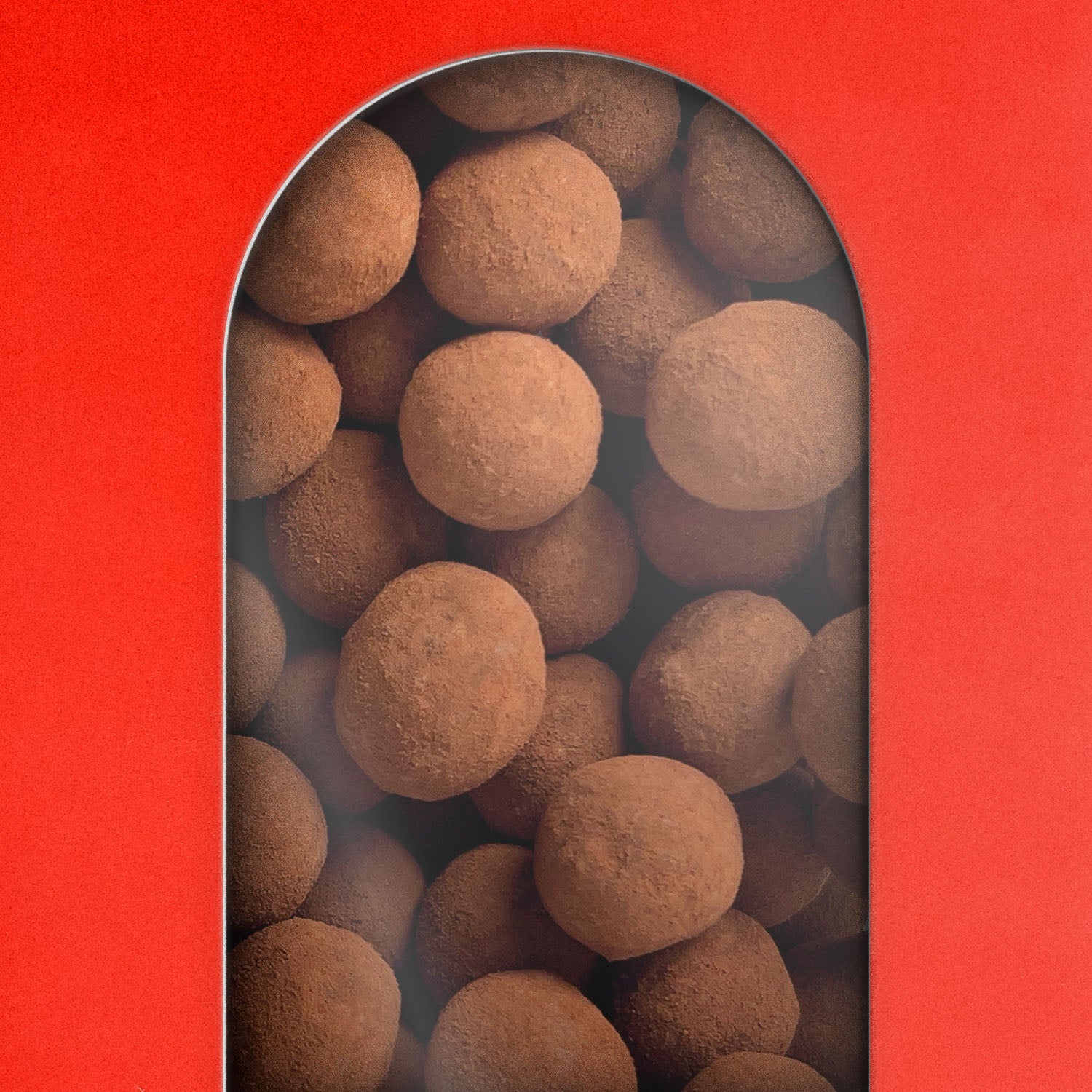 Billes de chocolats praliné fondantes et craquantes. Nos confiseries de chocolatier à déguster avec le café sont fabriquées à l'ancienne dans notre atelier parisien.