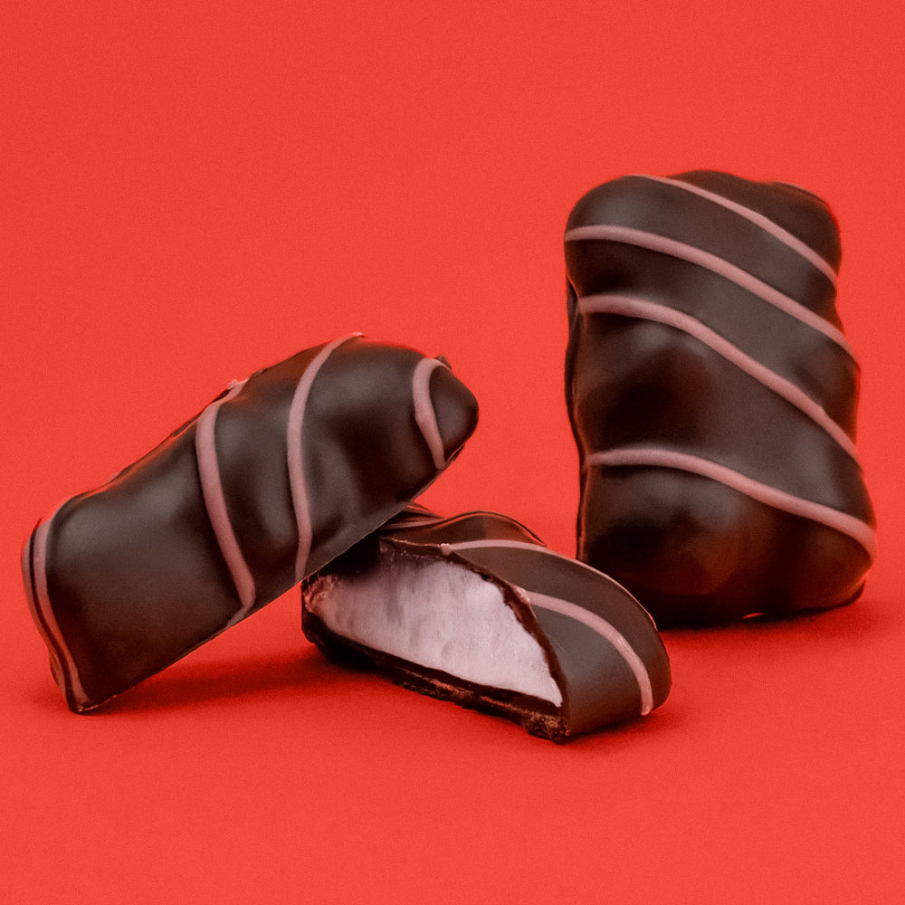 Oursons Guimauve enrovée de chocalat noir et garniture rose framboise. Une création nouvelle par Cavaletti Paris, maitre chocolatier à Neuilly.