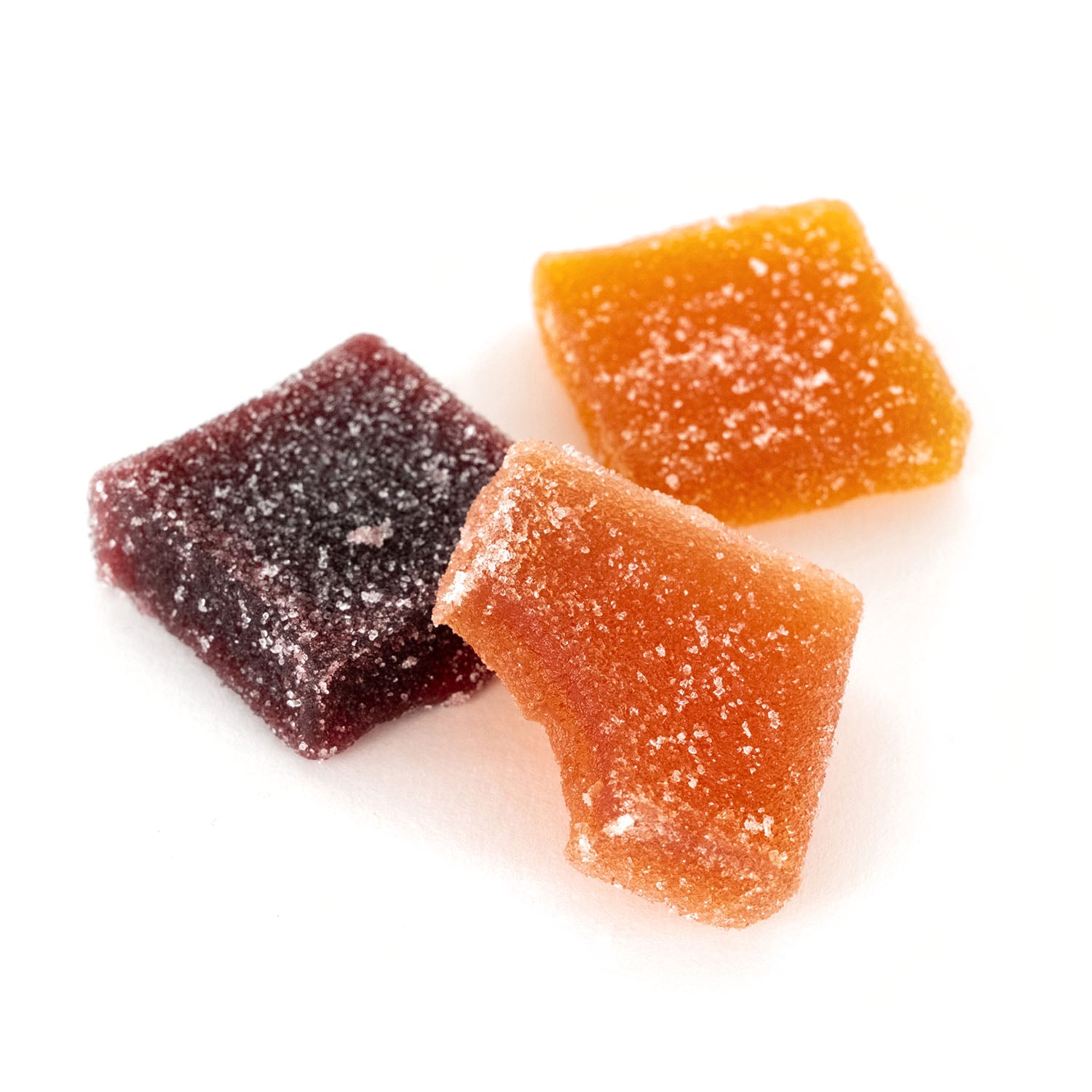 Pates de fruits artisanales, réalisées à la main par Cavaletti Paris dans son atelier de Neuilly. Saveur framboise, pêche, passion. Petits carrés à déguster.