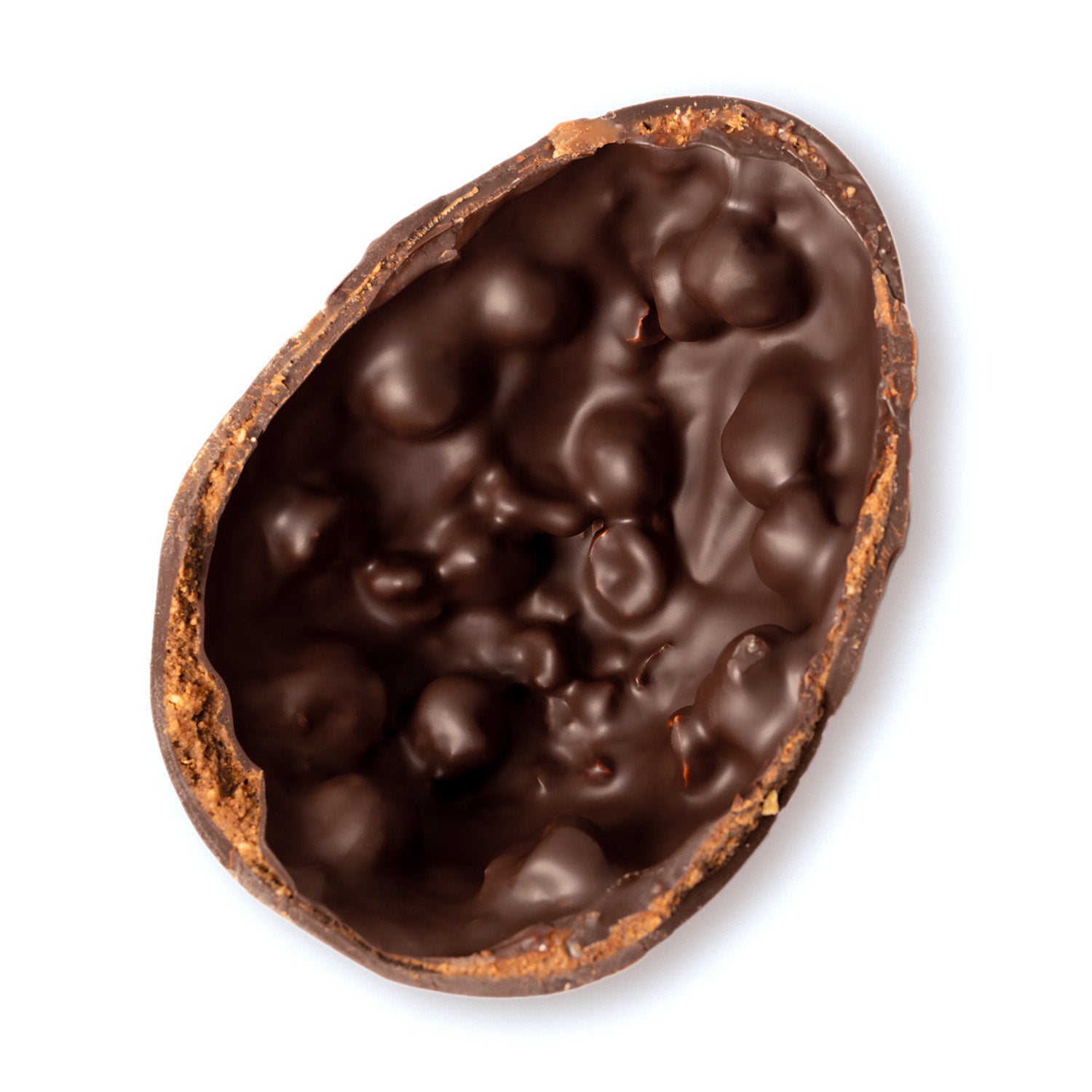 Intérieur de l'oeuf de paques en chocolat noir artisanal, au praliné noisette. Edition limitée par notre maitre chocolatier à Neuilly sur seine. 
