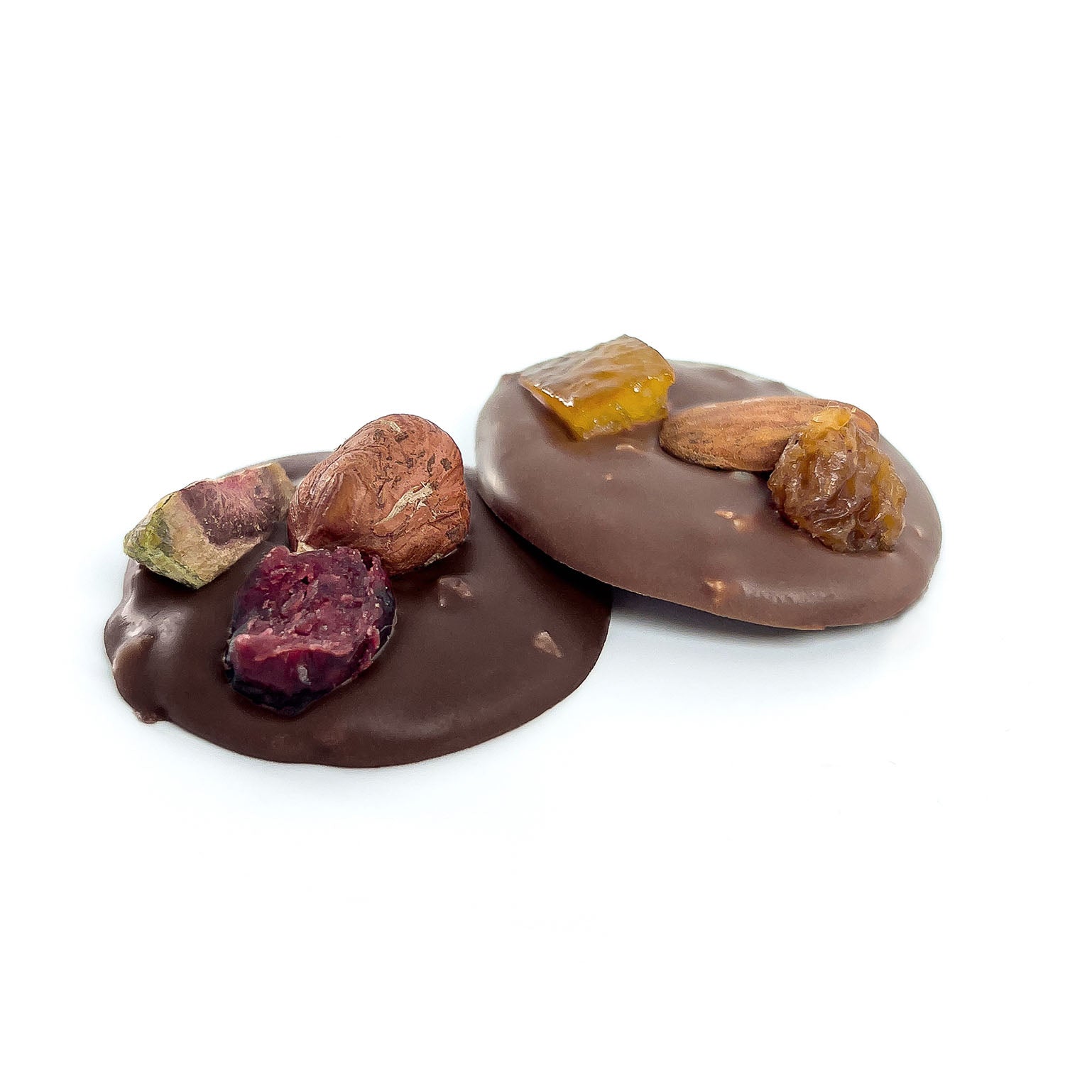Nos mendiants au chocolat sont faits maison et sont plus croustillants grâce aux éclats d'amande incorporés dans le palet de chocolat. Recette exclusive Cavaletti Paris. 