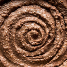 Praliné à tartiné au chocolat au lait de Cavaletti Paris est une pate à tartiner maison, haut de gamme  légèrement croustillante à base de noisette et chocolat de luxe.
