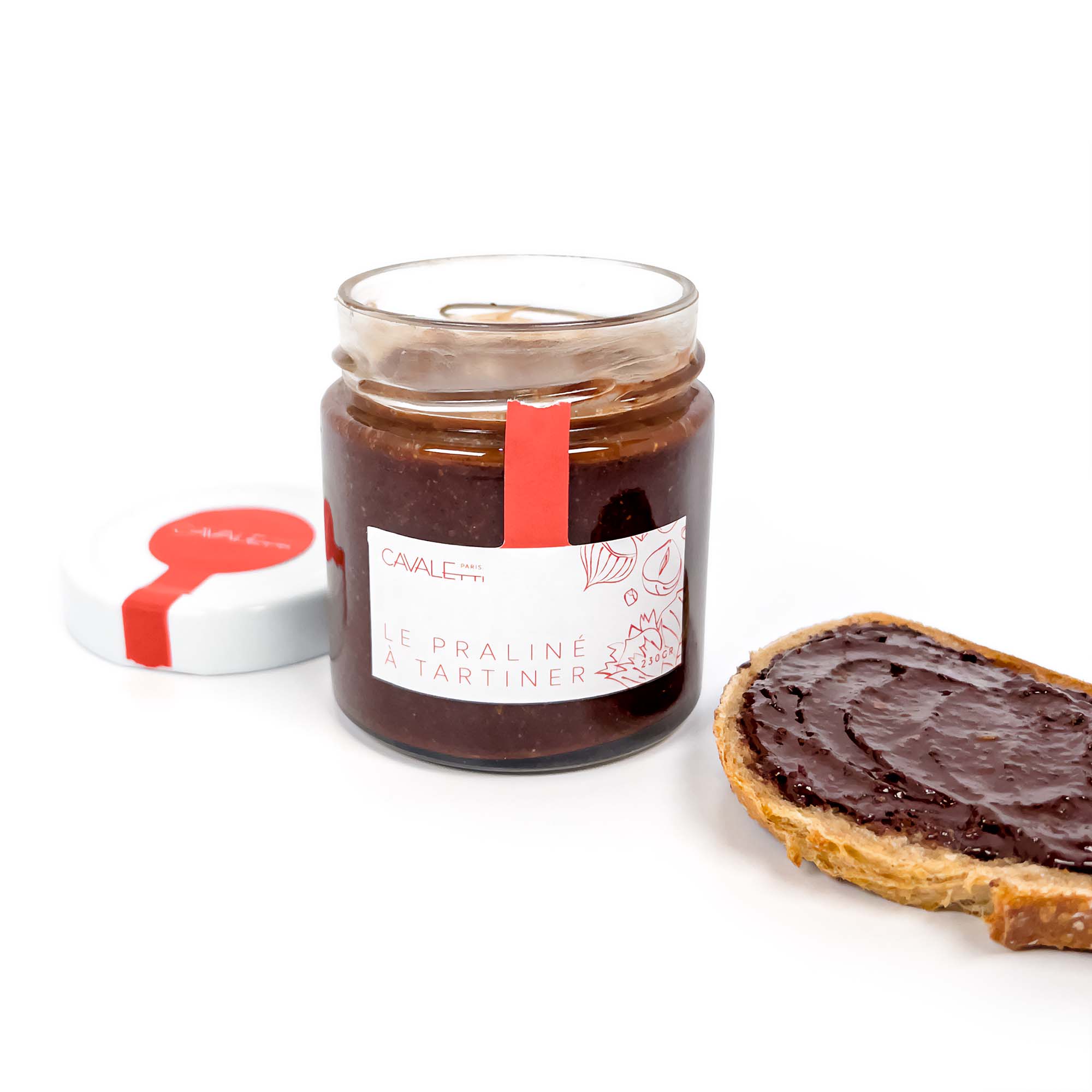 Le praliné à tartiné au chocolat noir. par notre chocolatier Cavaletti Paris. Une pate à tartiner délicieuse et haut de gamme qui va vous faire oublier le nutella.