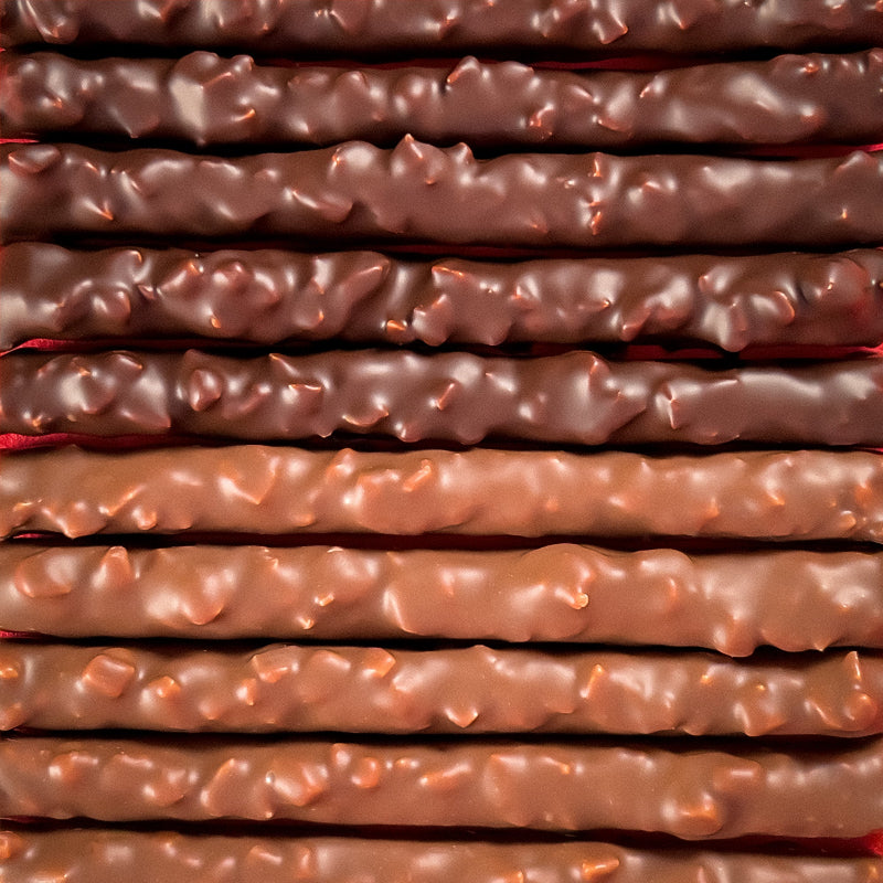 Chocolats praliné façon rocher aux amandes, par Cavaletti Paris, maitre chocolatier à Neuilly sur seine. 
