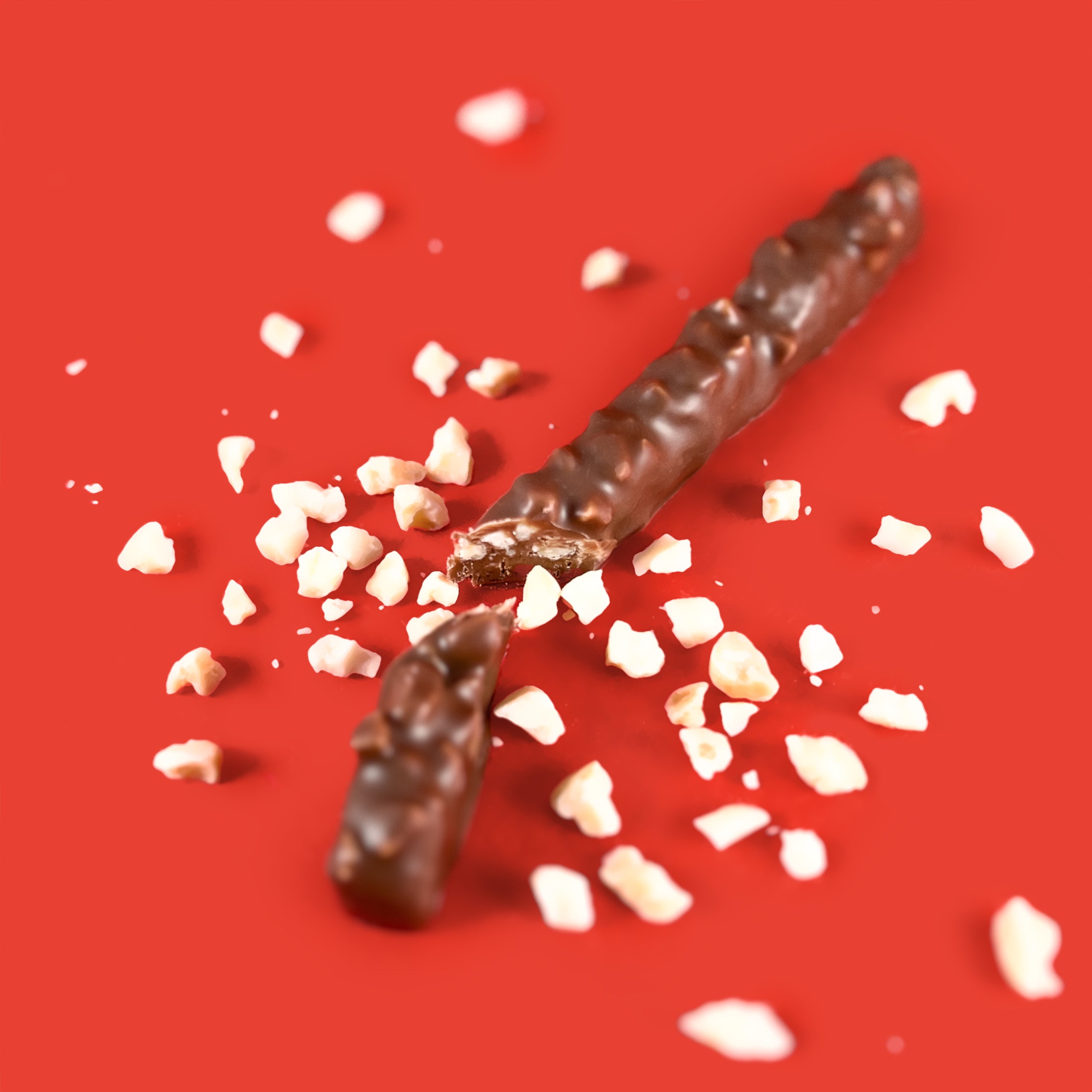 Eclats d'amandes pour nos barres de chocolat praliné à l'ancienne façon rocher. Recette originale par notre maitre chocolatier Cavaletti Paris.