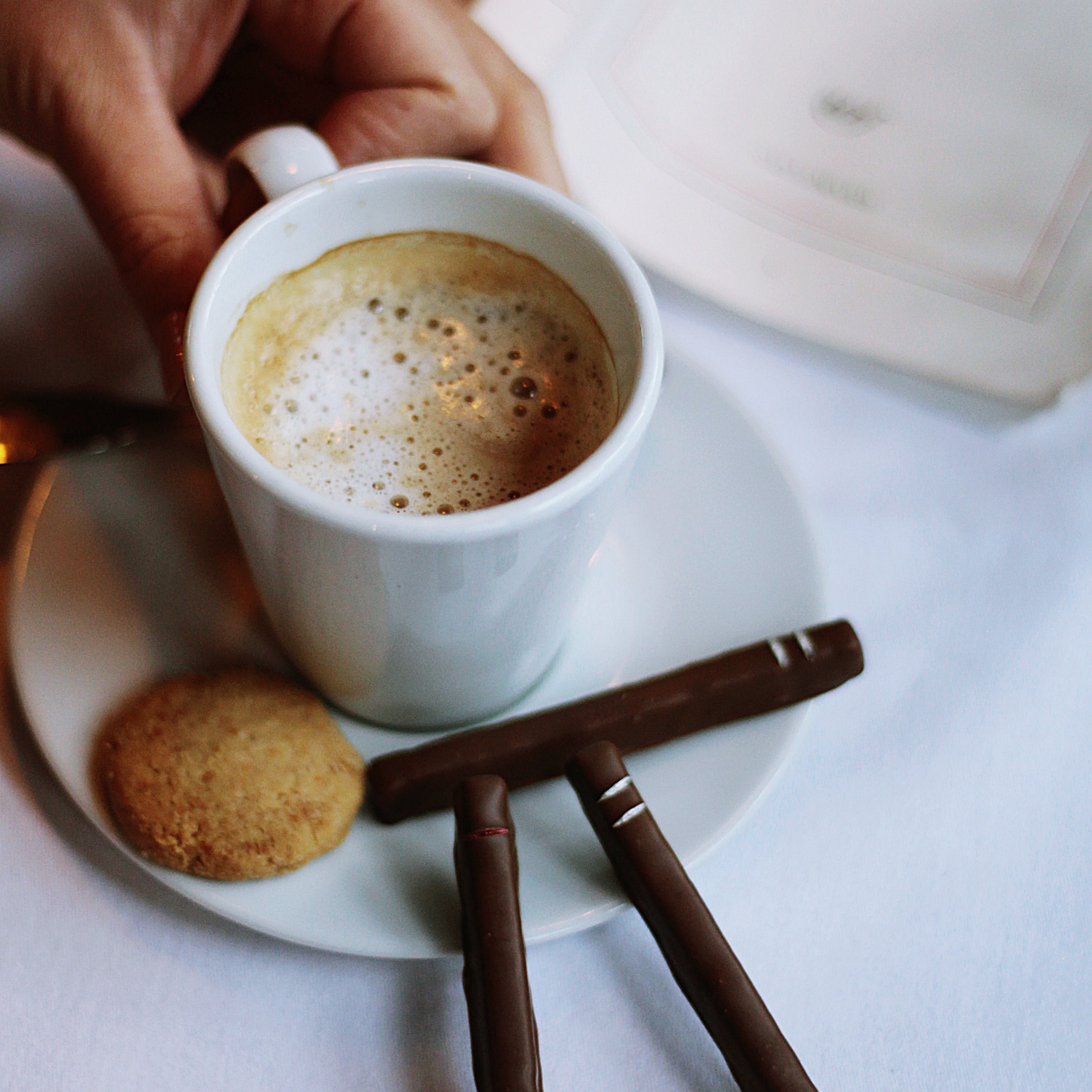 Chocolat praliné en Barre par Cavaletti Paris, coffret de luxe, chocolat artisanal, confectionné dans notre atelier boutique de Neuilly sur Seine