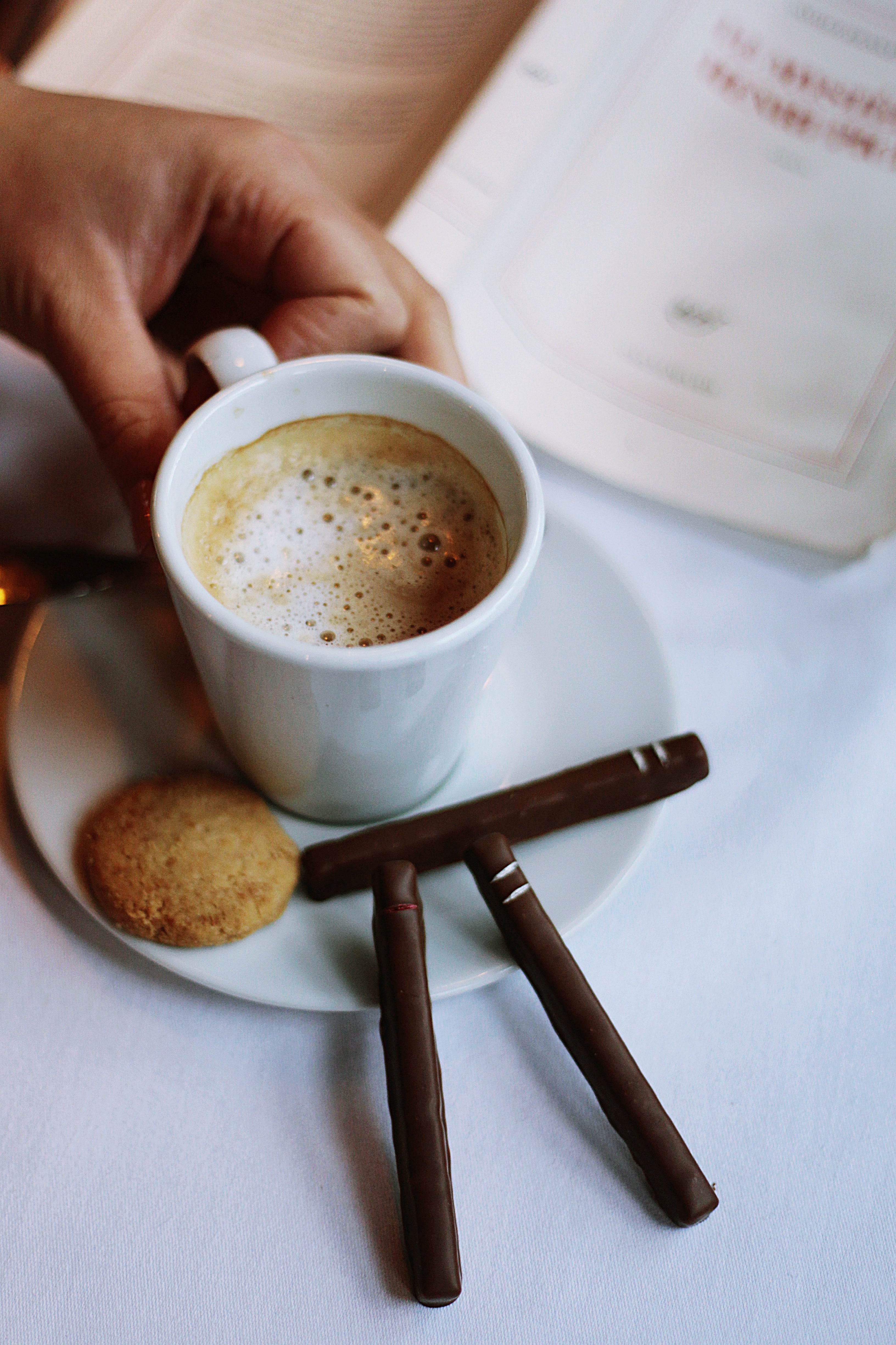 Chocolat praliné en Barre par Cavaletti Paris, coffret de luxe, chocolat artisanal, confectionné dans notre atelier boutique de Neuilly sur Seine