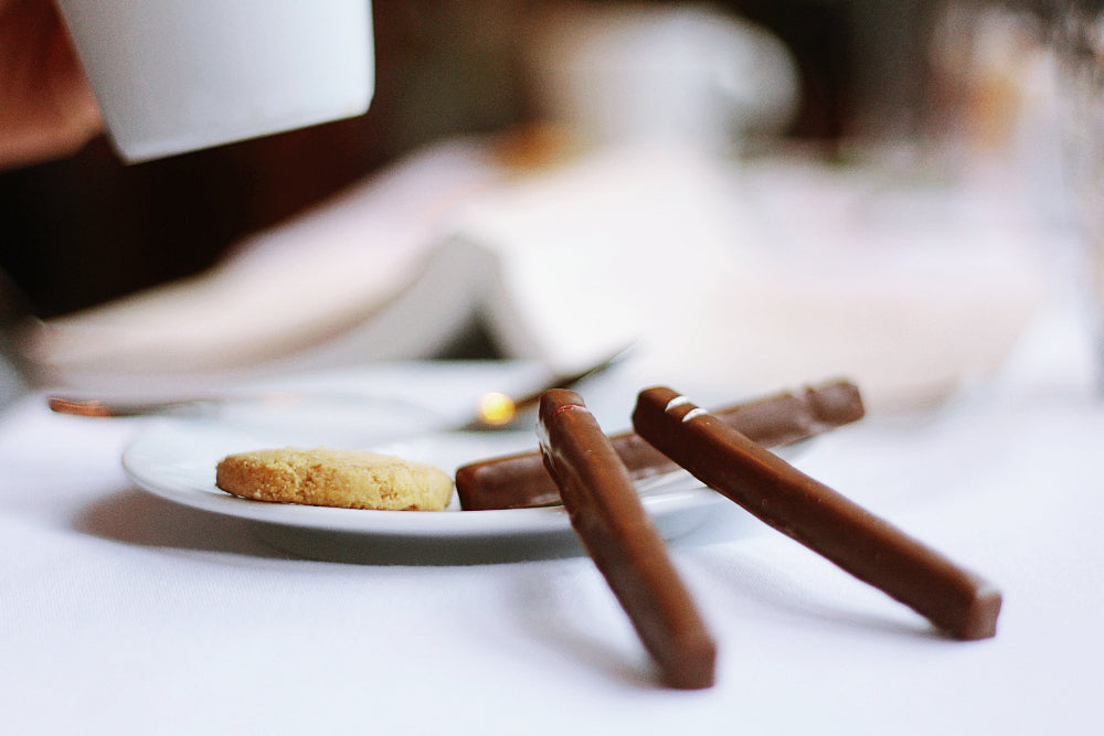 Chocolats au lait pralinés, haut de gamme, idéal pour le café, par le chocolatier Cavaletti Paris à Neuilly sur Seine.