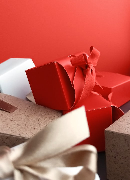 paquets cadeaux d'affaires, clients et collaborateurs personnalisés; envois sur mesure par Cavaletti Paris