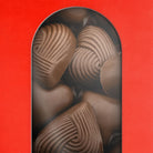 Coeurs guimauve par Cavaletti Paris. Au chocolat au lait et guimauve vanille, fourré d'un coeur au praliné à l'ancienne. Idéal fête des mères ou sait Valentin. 