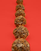 Truffes au chocolat Praliné, recette inédite de Cavaletti Paris. Fabrication à la main dans notre atelier à Neuilly sur seine, près de Paris. 