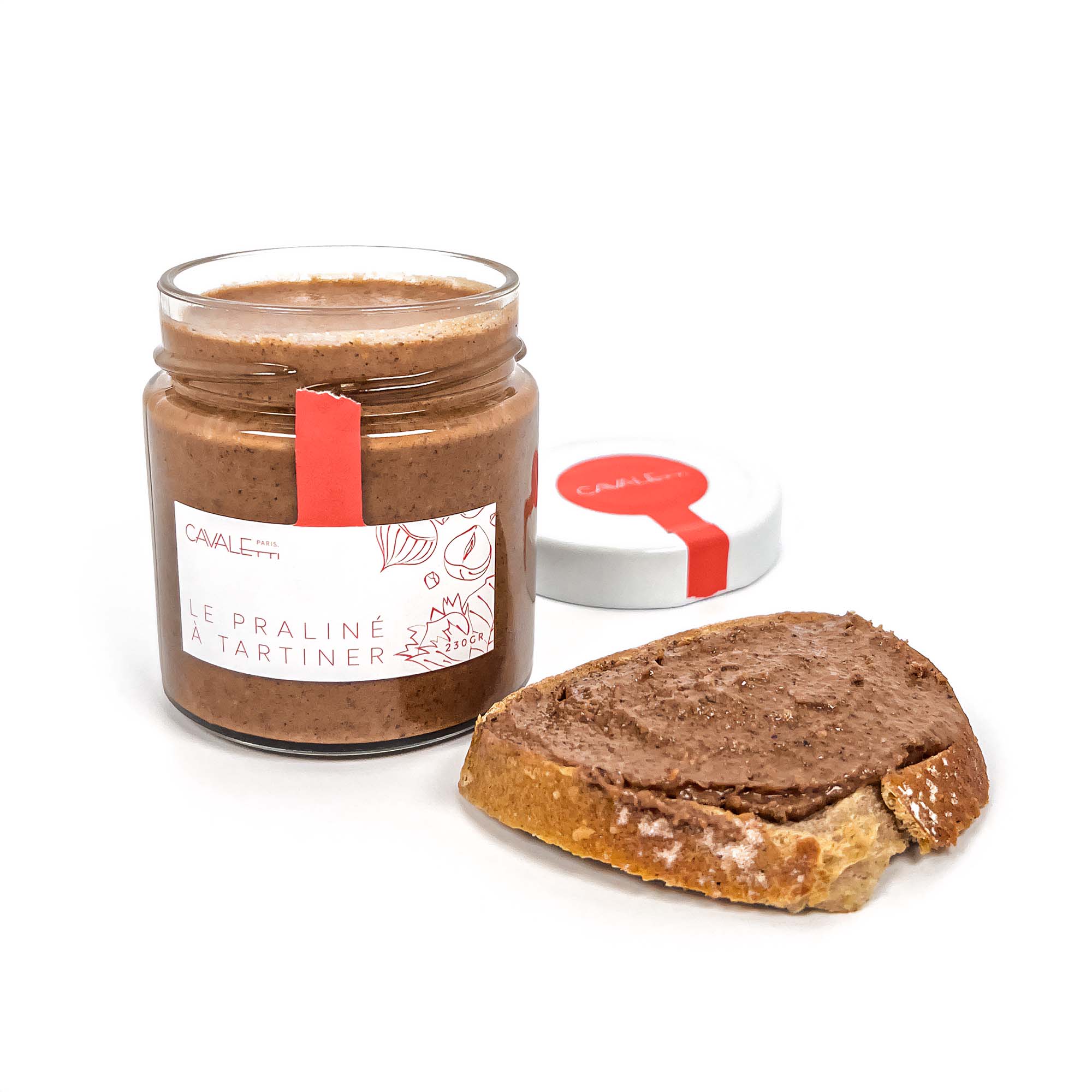 Oubliez le Nutella, le praliné à tartiné au chocolat au lait de Cavaletti Paris est une pate à tartiner maison, haut de gamme à base de noisette et chocolat de luxe, réalisée par un maître chocolatier. 