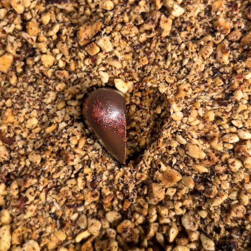 coeur au chocolat au lait et praliné 100% noisette. Peu sucré, artisanal et naturel. 